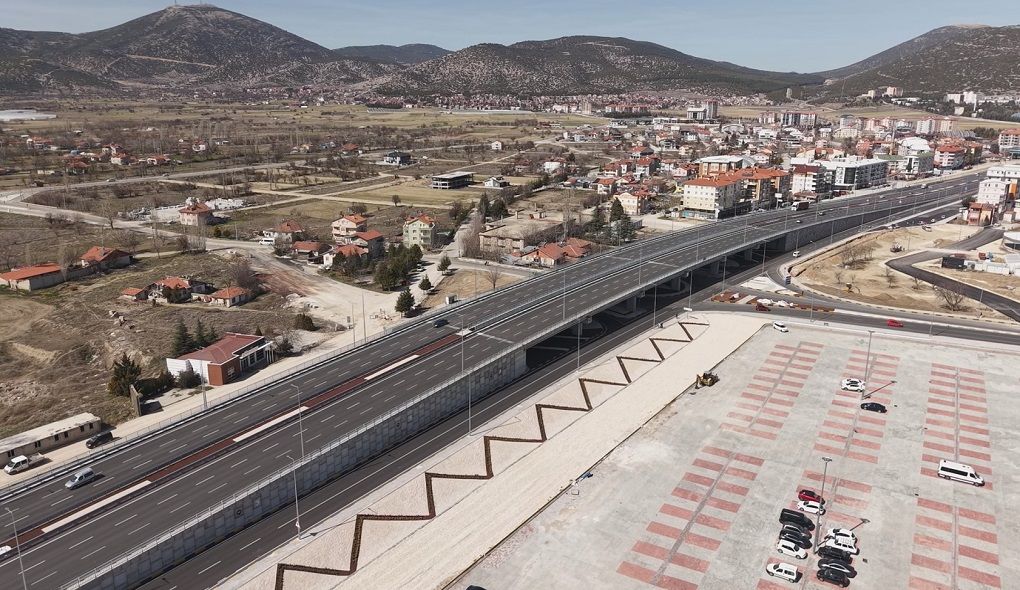 Isparta’da Ulaşım Nefes Aldı: Şehit Orhan Burak Büyükçaylı Kavşağı Hizmete Açıldı